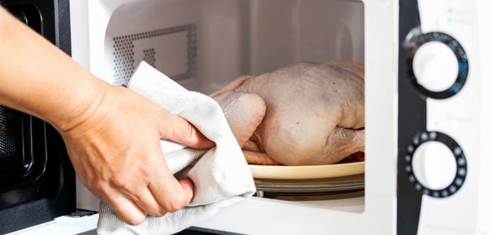 یخ زدایی مرغ با مایکروفر یخ زدایی مرغ با مایکروفر