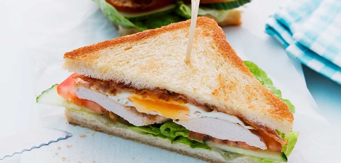 ساندویچ تخم مرغ و بوقلمون ساندویچ تخم مرغ و بوقلمون